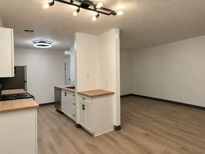 10529 103 Avenue, Grande Prairie, AB, T8V 1C6 - 3
