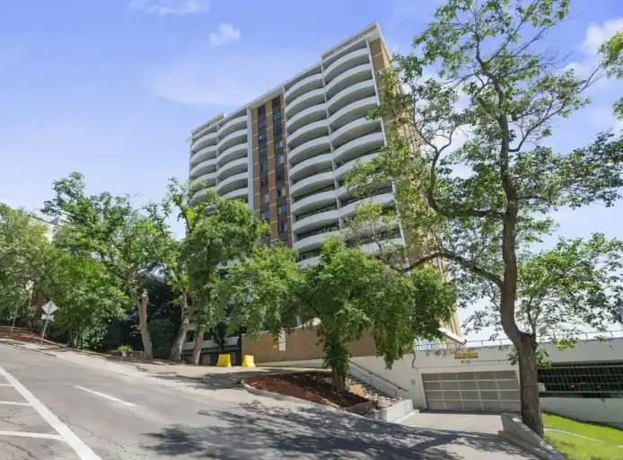 9725 106 Street, Edmonton, AB, T5K 1B5 - 2
