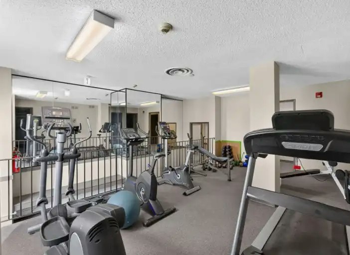 9725 106 Street, Edmonton, AB, T5K 1B5 - 7