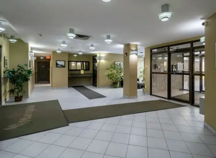 9725 106 Street, Edmonton, AB, T5K 1B5 - 4