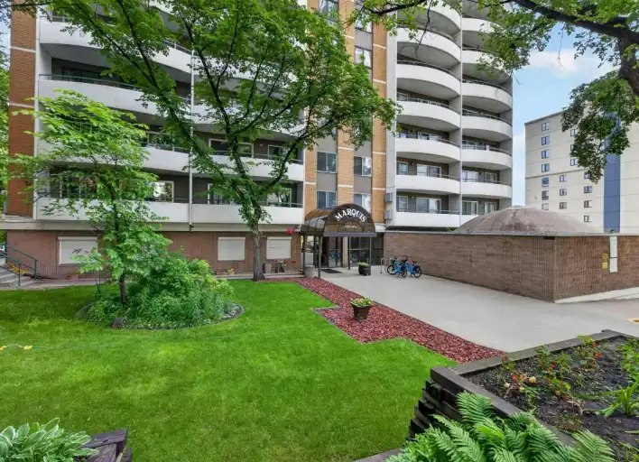 9725 106 Street, Edmonton, AB, T5K 1B5 - 3
