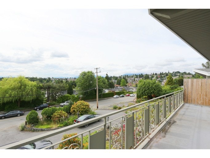 1124 Holdom Avenue, Burnaby, BC, V5B 3V6 - 6