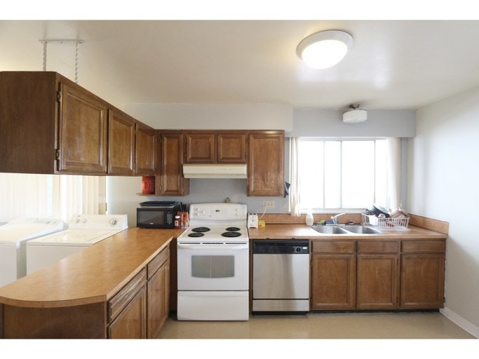 1124 Holdom Avenue, Burnaby, BC, V5B 3V6 - 4