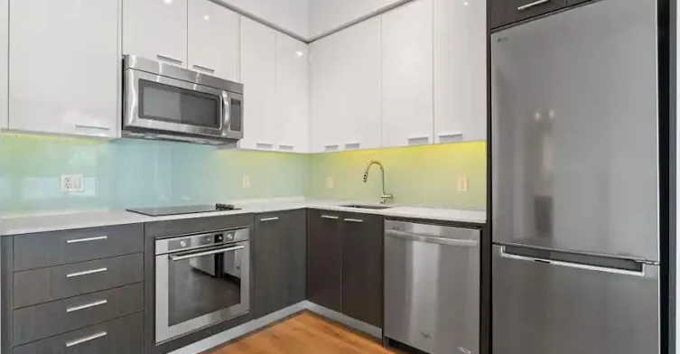 1075 Queen Street East, Toronto, ON, M4M 1K5 - 12