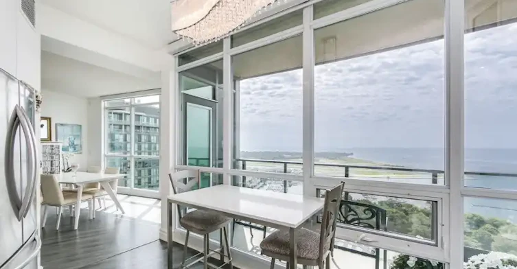 219 Fort York Boulevard, Toronto, ON, M5V 1B1 - 4