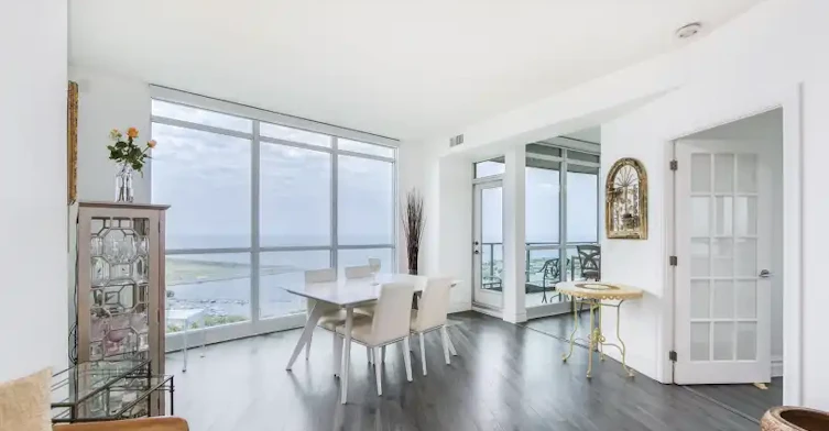 219 Fort York Boulevard, Toronto, ON, M5V 1B1 - 3