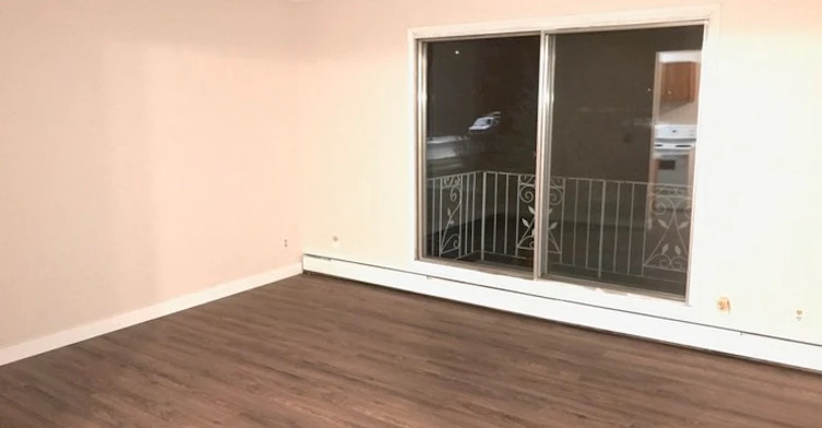 10505 70 Avenue Northwest, Edmonton, AB, T6H 2G1 - 4