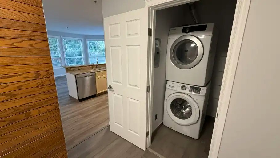 9120 156 Street, Edmonton, AB, T5R 1Y8 - 2