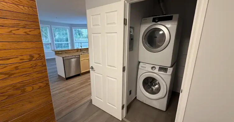 9120 156 Street, Edmonton, AB, T5R 1Y8 - 2