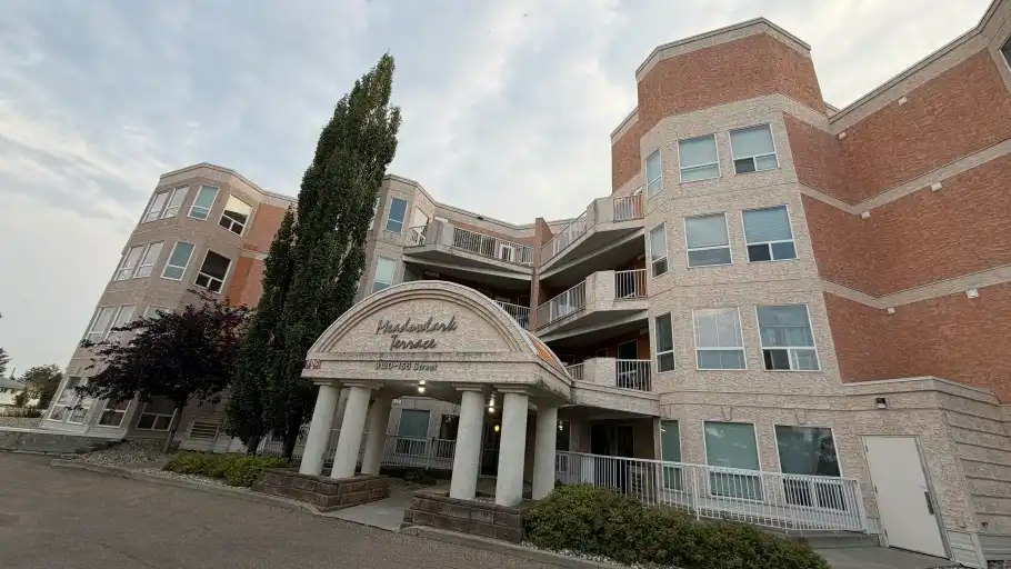 9120 156 Street, Edmonton, AB, T5R 1Y8