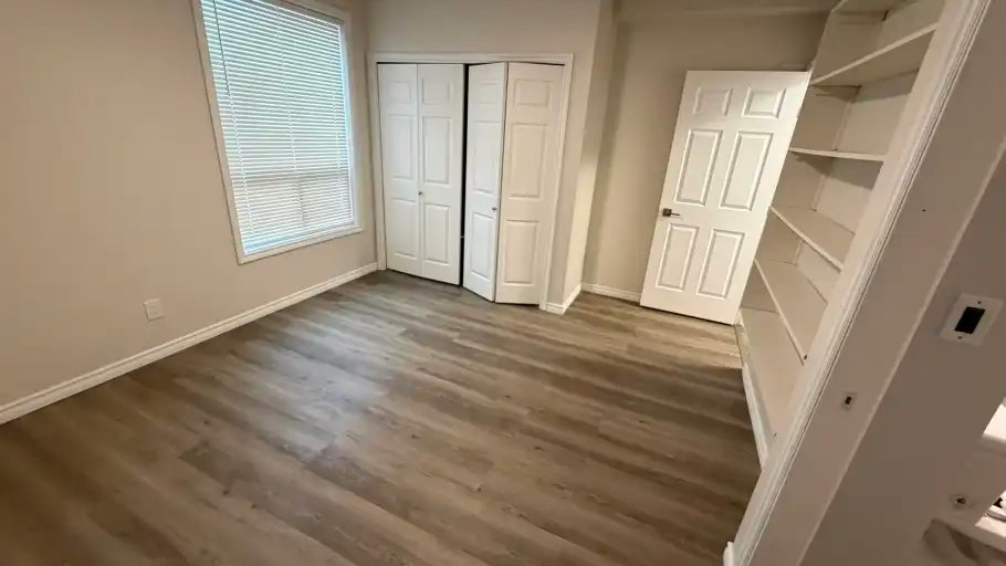 9120 156 Street, Edmonton, AB, T5R 1Y8 - 9