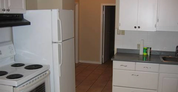 9823 69 Avenue, Edmonton, AB, T6E 0S9 - 3