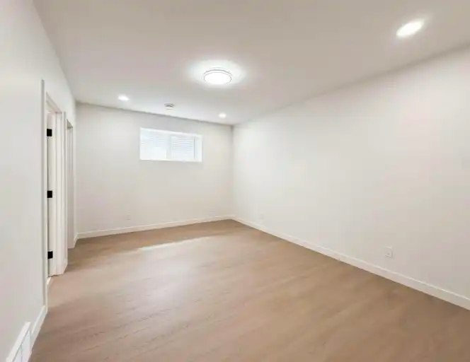 12342 131 Street Northwest, Edmonton, AB, T5L 1N3 - 18