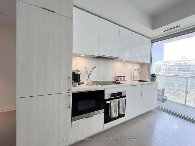 15 Queens Quay East, Toronto, ON, M5E 0C5