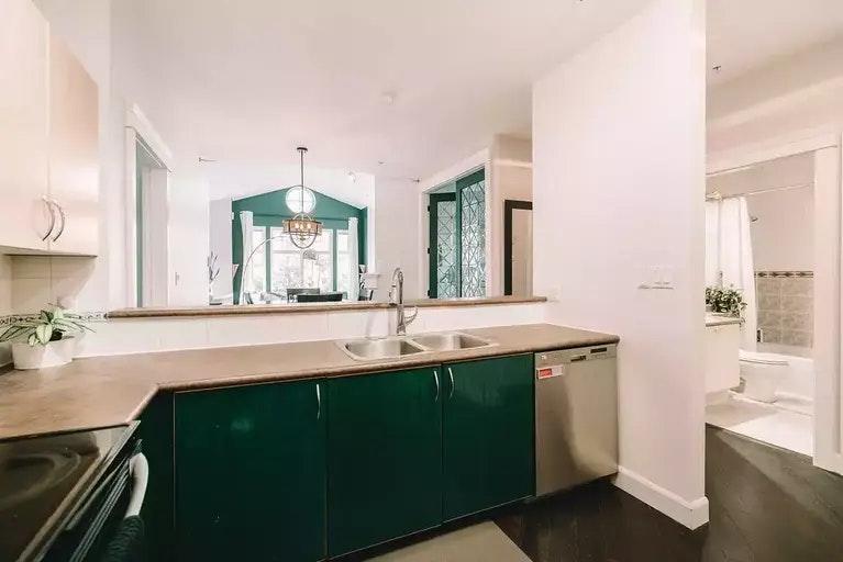 83 Star Crescent, New Westminster, BC, V3M 6X6 - 9