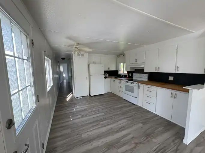 22 Mobile Drive, Three Hills, AB, T0M 2N0 - 3