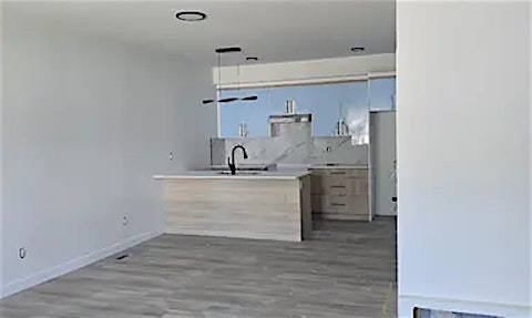 7524 94 Avenue Northwest, Edmonton, AB, T6C 1W1