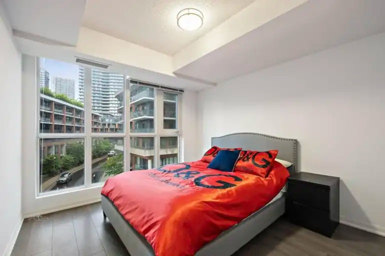 38 Grand Magazine Street, Toronto, ON, M5V 0B2 - 16