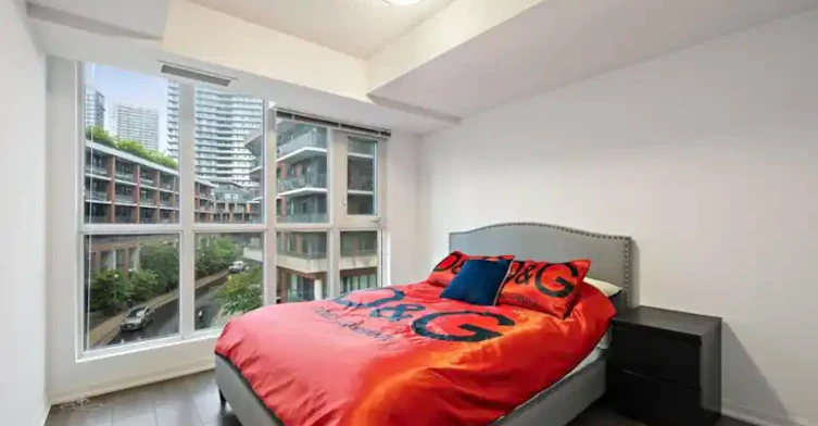 38 Grand Magazine Street, Toronto, ON, M5V 0B2 - 16
