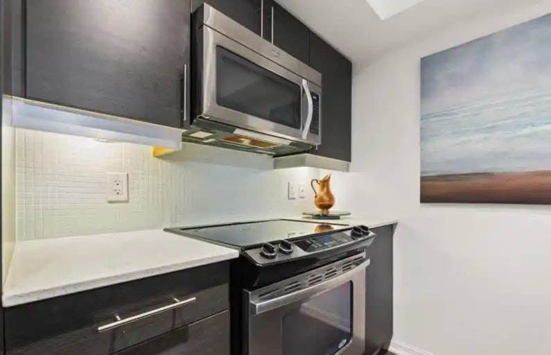 38 Grand Magazine Street, Toronto, ON, M5V 0B2 - 6
