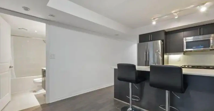 38 Grand Magazine Street, Toronto, ON, M5V 0B2 - 9