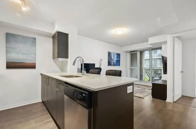 38 Grand Magazine Street, Toronto, ON, M5V 0B2 - 4