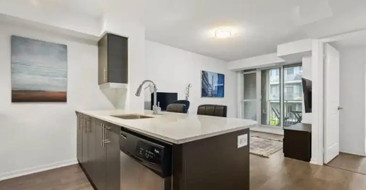 38 Grand Magazine Street, Toronto, ON, M5V 0B2 - 4