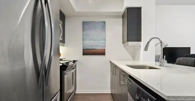 38 Grand Magazine Street, Toronto, ON, M5V 0B2 - 5