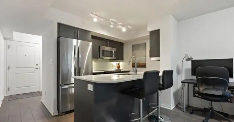 38 Grand Magazine Street, Toronto, ON, M5V 0B2 - 7