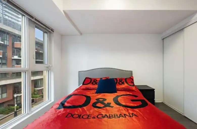 38 Grand Magazine Street, Toronto, ON, M5V 0B2 - 18