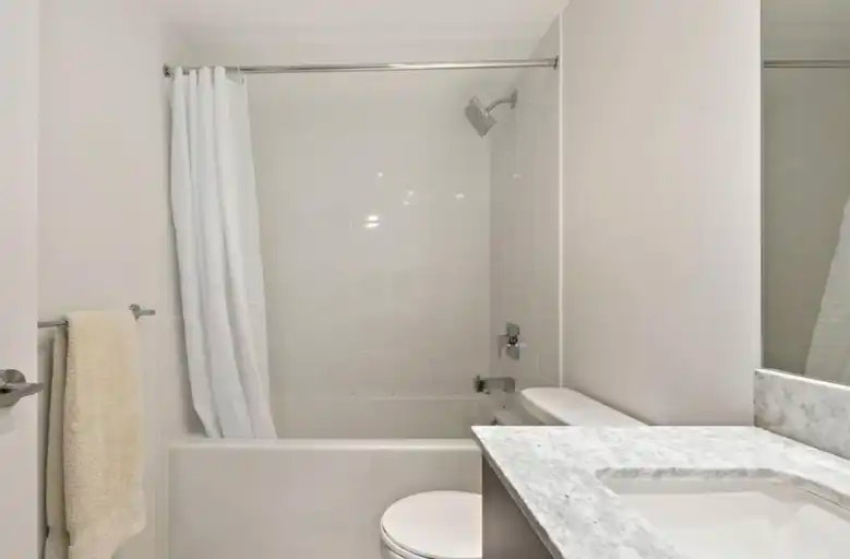 38 Grand Magazine Street, Toronto, ON, M5V 0B2 - 15