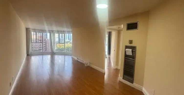 222 The Esplanade, Toronto, ON, M5A 4M8