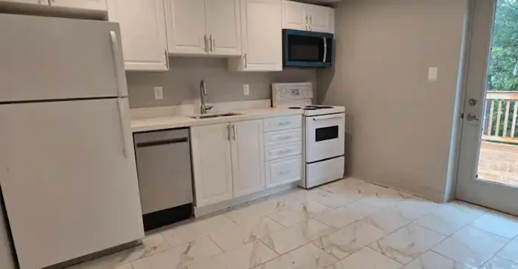 1354 Queen Street East, Toronto, ON, M4L 1C8