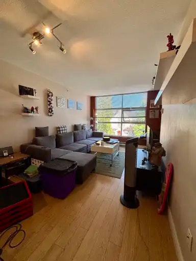 418 East Broadway, Vancouver, BC, V5T 1X2