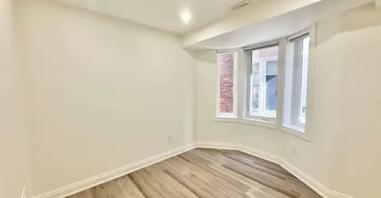 8 Rusholme Park Crescent, Toronto, ON, M6J 2C9 - 7