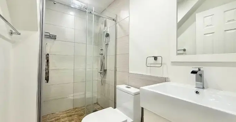 8 Rusholme Park Crescent, Toronto, ON, M6J 2C9 - 2