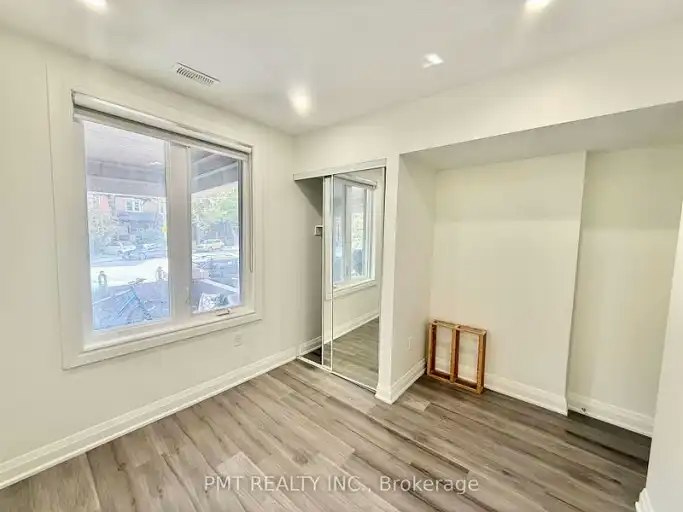 8 Rusholme Park Crescent, Toronto, ON, M6J 2C9 - 6
