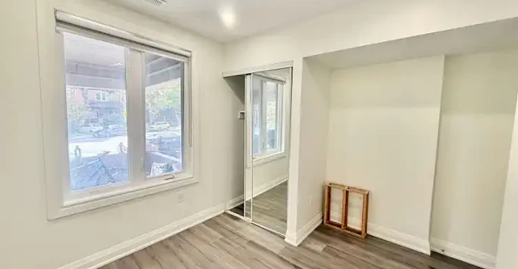 8 Rusholme Park Crescent, Toronto, ON, M6J 2C9 - 6