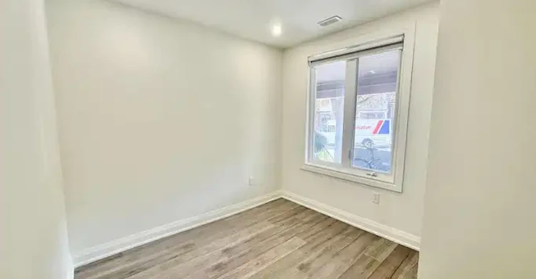 8 Rusholme Park Crescent, Toronto, ON, M6J 2C9