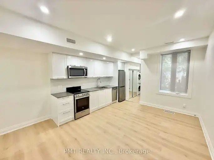8 Rusholme Park Crescent, Toronto, ON, M6J 2C9 - 9