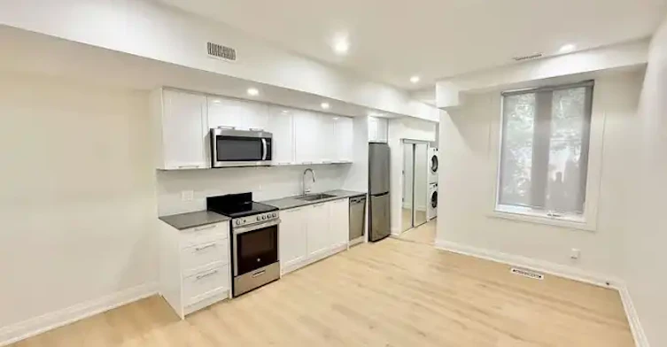 8 Rusholme Park Crescent, Toronto, ON, M6J 2C9 - 9