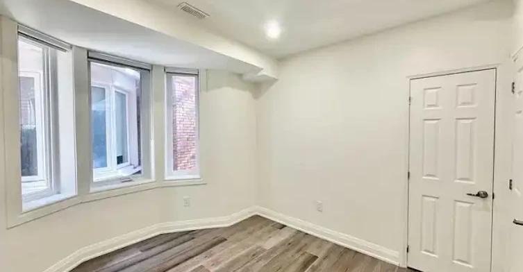 8 Rusholme Park Crescent, Toronto, ON, M6J 2C9 - 4