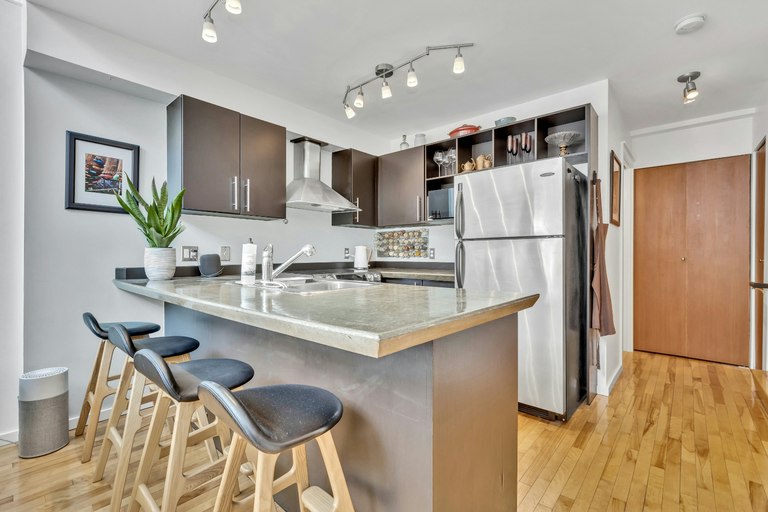 418 East Broadway, Vancouver, BC - 2