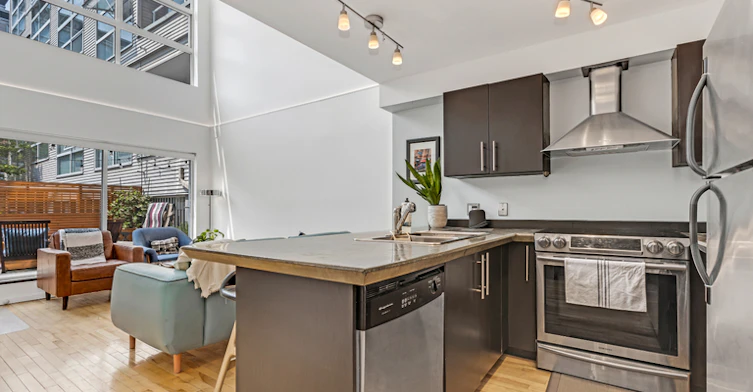 418 East Broadway, Vancouver, BC - 3