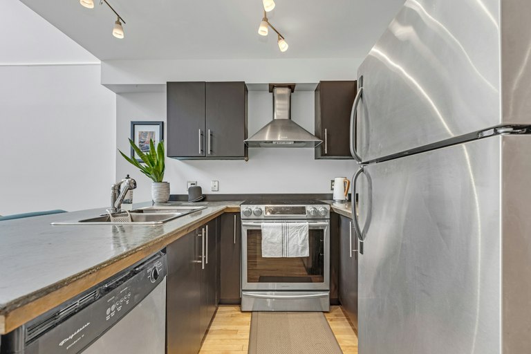 418 East Broadway, Vancouver, BC - 4