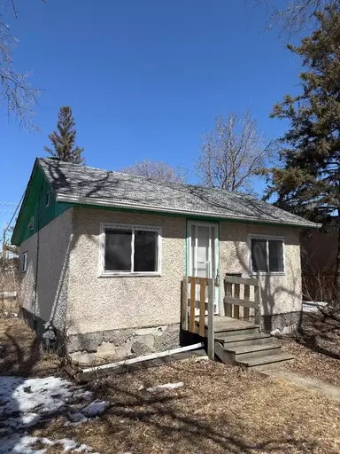 135 Larche Avenue East, Winnipeg, MB, R2C 1A5