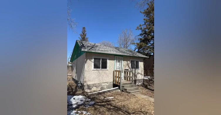 135 Larche Avenue East, Winnipeg, MB, R2C 1A5