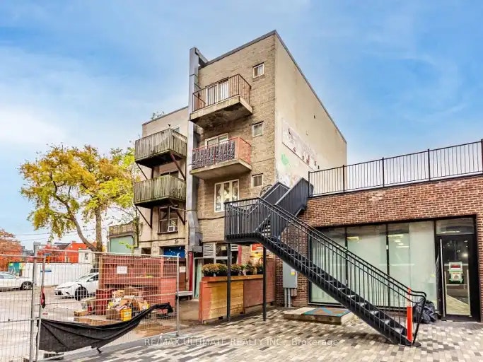 996 Queen Street East, Toronto, ON, M4M 1K1 - 9
