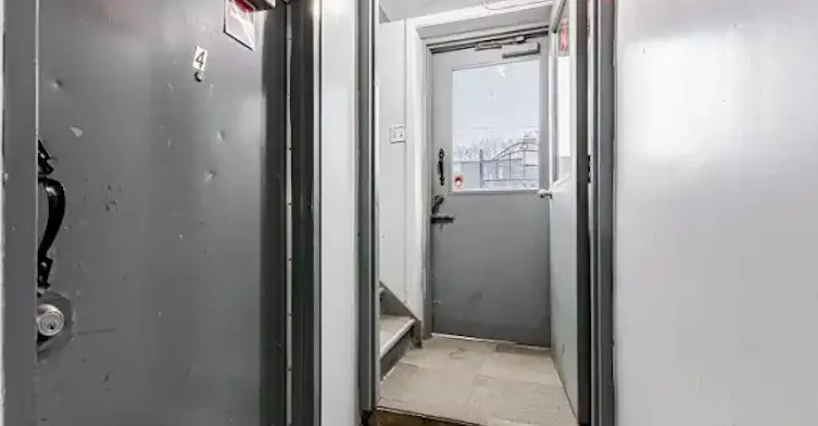 996 Queen Street East, Toronto, ON, M4M 1K1 - 3