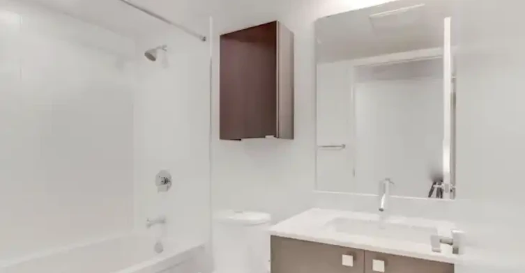 775 King Street West, Toronto, ON, M5V 2K3 - 3